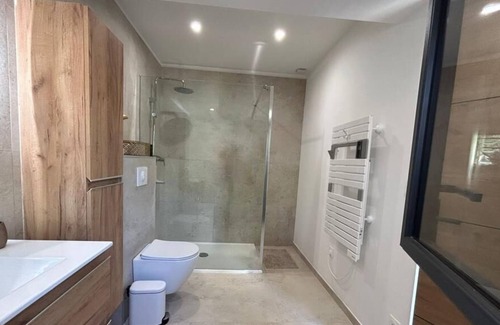 Tarcu Apartment | Mare Turchinu Magnifique Appartement Pieds Dans L'eau Tarcu Terrasse sur la mer