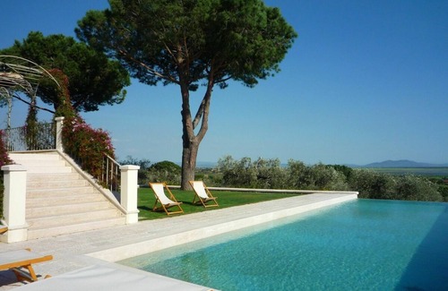 Castiglione della Pescaia Villa | Maremma coast villa, Tuscan villa with pool Italy