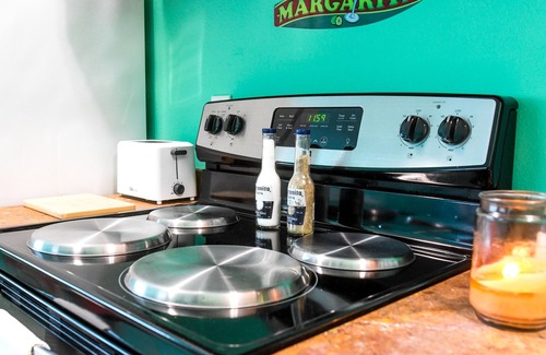 Madeira Beach Apartment | MARGARITAVILLE ACROSS THE STREET FROM BEACH ACCESS