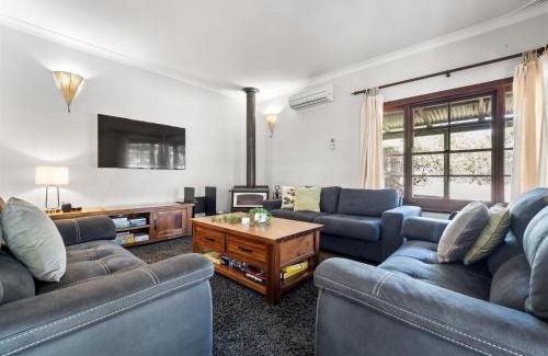 Dawesville House | Margs In Mandurah- Classic Family Holiday Abode!