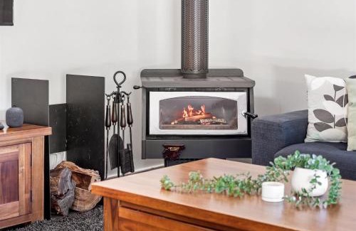 Dawesville House | Margs In Mandurah- Classic Family Holiday Abode!