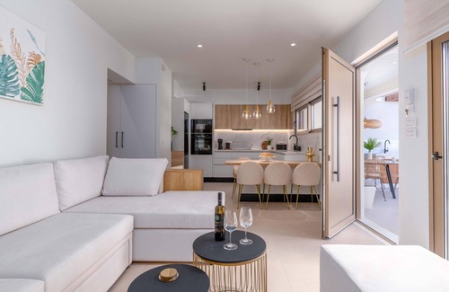 Lardos House | Mariann Premium Suites - Marie Suite