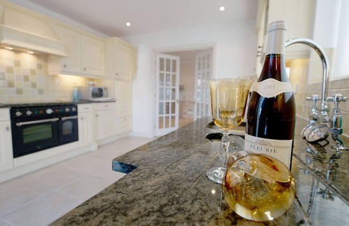 Llandudno Cottage | Marie-Lyn - Two Bedroom Cottage, Sleeps 4