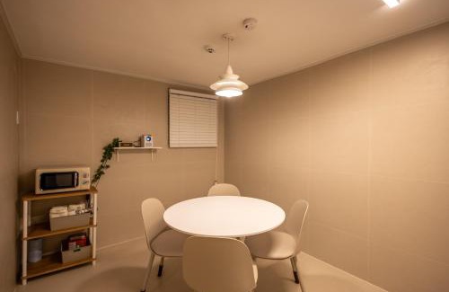 Yeonnam-dong Bed & Breakfast | Marie's House 101 Hongdae