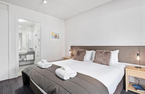 Frankton Apartment | Marina Apartment 405