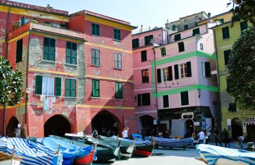 Vernazza Apartment | "Marina Apartment" is Unique, Authentic, Beachfront, 2 Aircondo BDR , 2BHT, easy to Train or 300mt walk from Private Parking