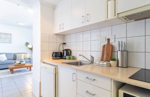 Cullen Bay Apartment | Marina Magic | 2 Bed, 2 Bath apt | Stunning Views