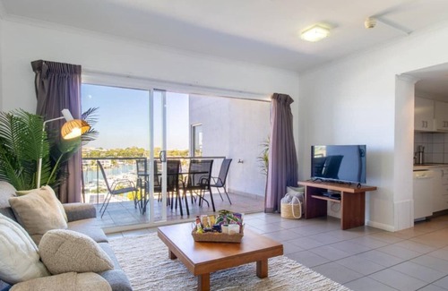 Cullen Bay Apartment | Marina Magic | 2 Bed, 2 Bath apt | Stunning Views