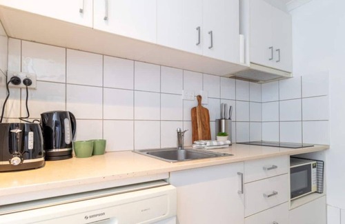 Cullen Bay Apartment | Marina Magic | 2 Bed, 2 Bath apt | Stunning Views