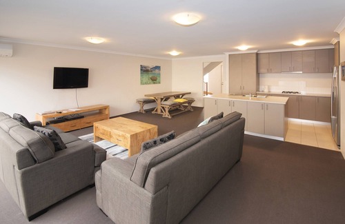 Geographe House | Marina Seaside Escape- WIFI