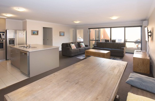 Geographe House | Marina Seaside Escape- WIFI