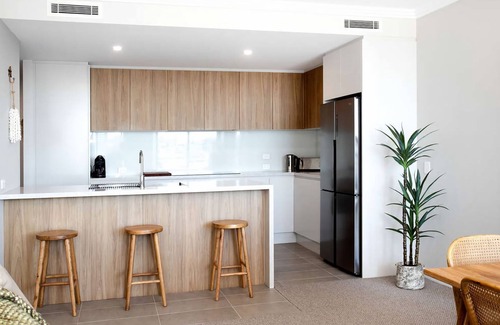 Ulladulla Apartment | Marina View - Stylish spacious apartment overlooking the beautiful Harbour