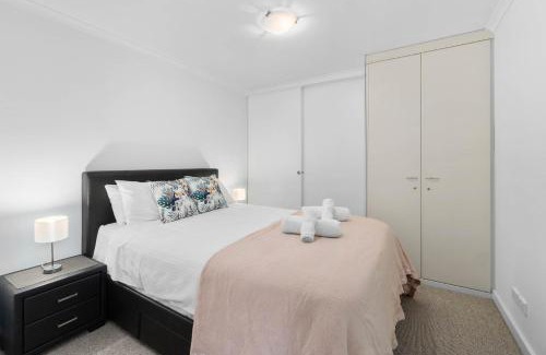 Glenelg Apartment | Marina Views Free Parking Beachside & Seaview