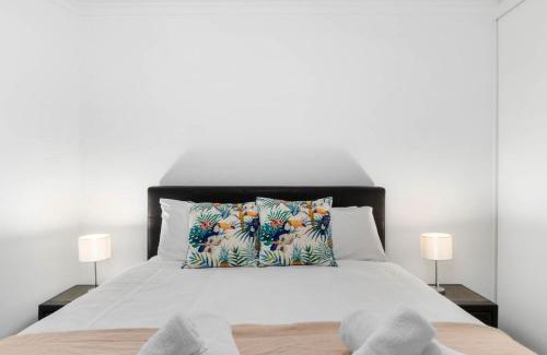 Glenelg Apartment | Marina Views Free Parking Beachside & Seaview