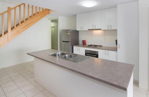 Geographe House | Marina Views- WIFI, 2x Kayaks, Private Jetty