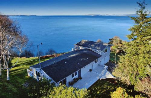 Lagoon Point House | Marine View Bluff by AvantStay Waterfront Views
