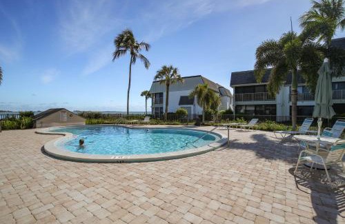 Sanibel House | Mariner Pointe #542