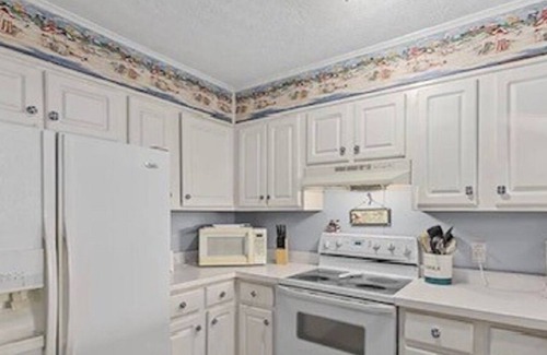 The Dunes Condo | Mariners Cove - Cozy condo located across from the beach and Ocean Annie's.