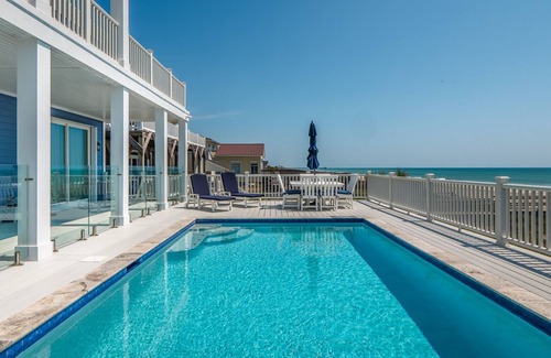 Kure Beach House | Mariposa Retreat: 7BR, 7.5BA, sleeps 18 - oceanfront with private pool!