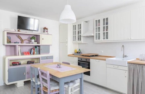 Longa Apartment | Marisa House facing field in Murano-Venice
