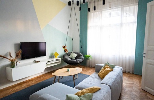 Felheviz Apartment | Mark’s modern flat at Margaret Island