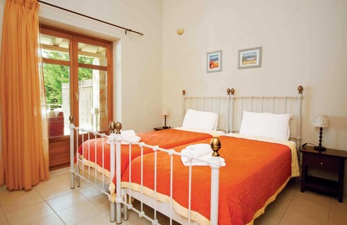 Antipata Villa | Markantonata Villa Sleeps 4 Air Con WiFi
