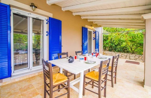 Antipata Villa | Markantonata Villa Sleeps 5 Pool Air Con WiFi