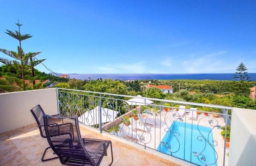 Antipata Villa | Markantonata Villa Sleeps 5 Pool Air Con WiFi