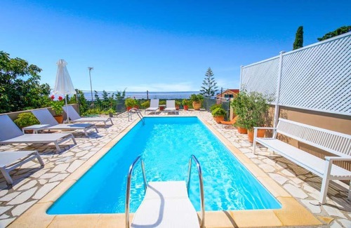 Antipata Villa | Markantonata Villa Sleeps 5 with Pool Air Con and WiFi