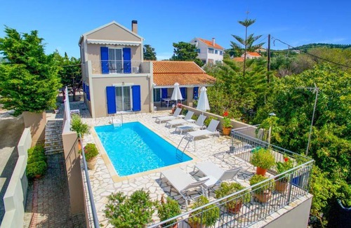 Antipata Villa | Markantonata Villa Sleeps 5 with Pool Air Con and WiFi