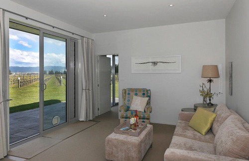 Renwick Apartment | Marlborough Magic Studio - Rapaura Holiday Home