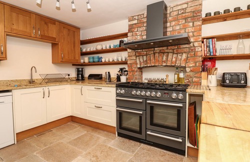 Bridport Cottage | MARLES FARMHOUSE, pet friendly, luxury holiday cottage in Salwayash