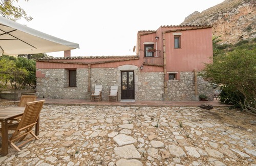 Mockarta House | Marmotta ancient rural house on the slopes of Erice