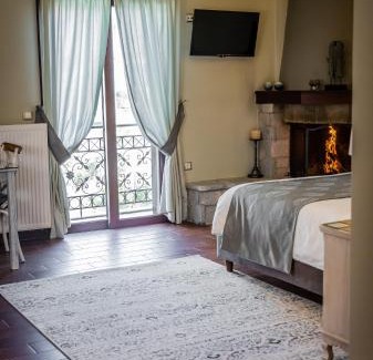Kalavrita Apartment | MARON ΙΙ με τζάκι