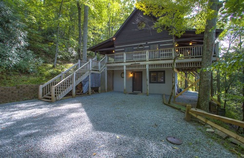 Boone Cabin | Maroon Bells 3 Bedroom 3 Bath Log Cabin in Valle Crucis NC