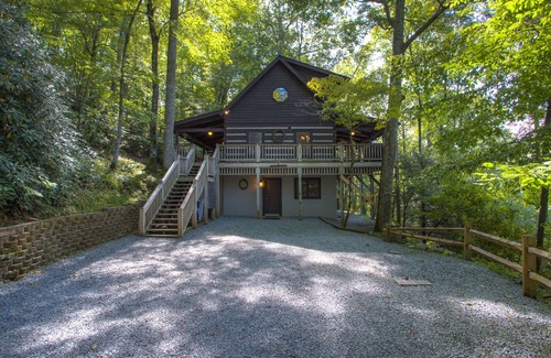 Boone Cabin | Maroon Bells 3 Bedroom 3 Bath Log Cabin in Valle Crucis NC