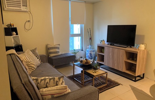 Bonifacio Global City Apartment | Marpolo Digs @ Shed BGC [near St. Luke's]
