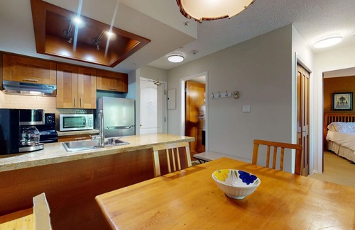 Upper Village Condo | Marquise 206 Cozy Quiet 1 bedroom/1.5 bath Suite, Pool, Forest View, Ski in/Ski out