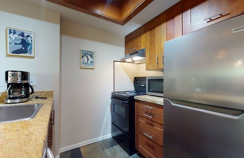Upper Village Condo | Marquise 206 Cozy Quiet 1 bedroom/1.5 bath Suite, Pool, Forest View, Ski in/Ski out
