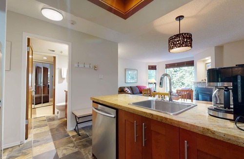 Upper Village Condo | Marquise 206 Cozy Quiet 1 bedroom/1.5 bath Suite, Pool, Forest View, Ski in/Ski out