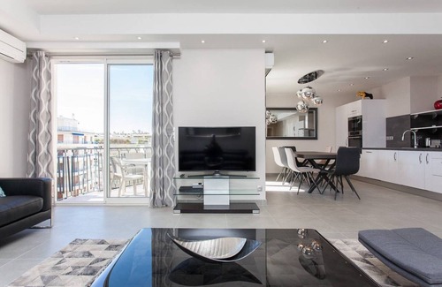 Cannes City Centre Apartment | Marriott- Croisette: Superb 3 bedrooms/3 baths