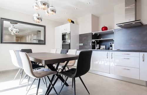 Cannes City Centre Apartment | Marriott- Croisette: Superb 3 bedrooms/3 baths