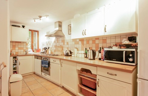 Marseillan House | Marseillan 18th Century 2-Bed House, Sleeps 6