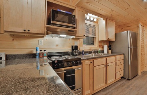 Lookout Valley Neighborhood Association Apartment | Martha Cabin | Tiny Cabin by Downtown Chattanooga