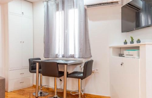 Plaka Apartment | Martin's Akropolis Studio