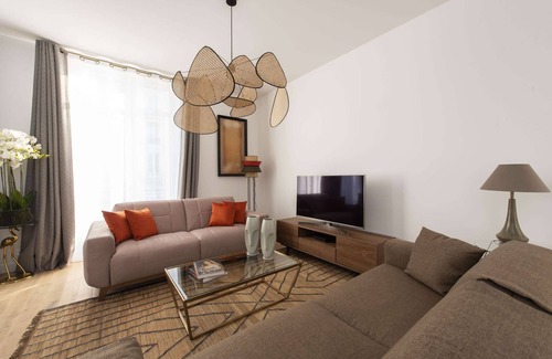 Strasbourg -Saint-Denis Apartment | Martin's Door, 5BR/3BA, 10 people