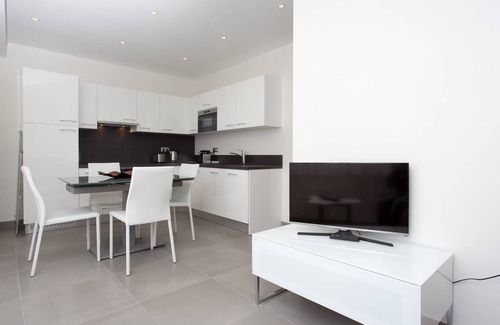 Cannes City Centre Apartment | MARTINEZ AREA: NEW 2BEDS/2BATHS