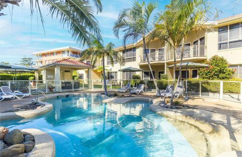Nelson Bay Apartment | Martys 7 2 Intrepid Cl - pool , air con , Wi-Fi and linen