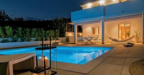 Poljica House | Marula holiday home - with heated pool