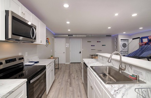 West Arlington Apartment | Marvel VS Mario Clubroom apartment in brilliant Arlington with AC, WiFi